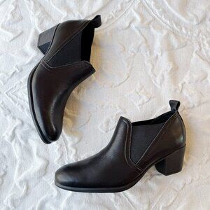 Munro Jessie Bootie Size 7N New